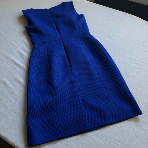 Tahari Arthur S. Levine Blue Sheath Dress Gold Buckle Size 4 Career Workwear - Picture 9 of 13